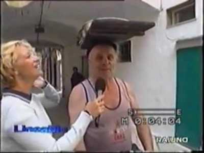...gi�, perch� nel 1999 la fama del panettiere giunse sino negli studi del programma Linea blu, che dedise di dedicargli un simpatico servizio